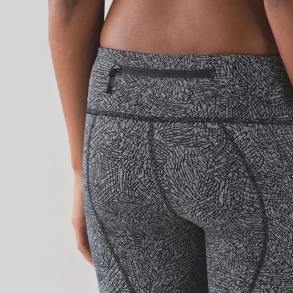 Lululemon Pace Rival Crop Line Up in White Black / Black - Picture 5 of 16